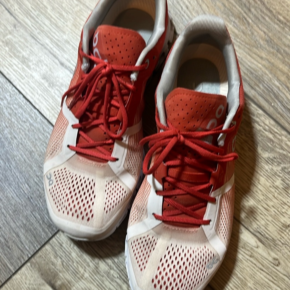 On clouds size 9.5 Red/Burnt Orange